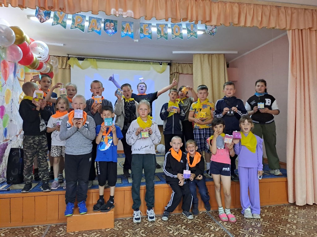 Конкурс &amp;quot;Алло-мы ищем таланты&amp;quot; Конструирование из бумаги &amp;quot;Домик мечты&amp;quot;, Просмотр фильма &amp;quot;Артеку 100 лет&amp;quot;.